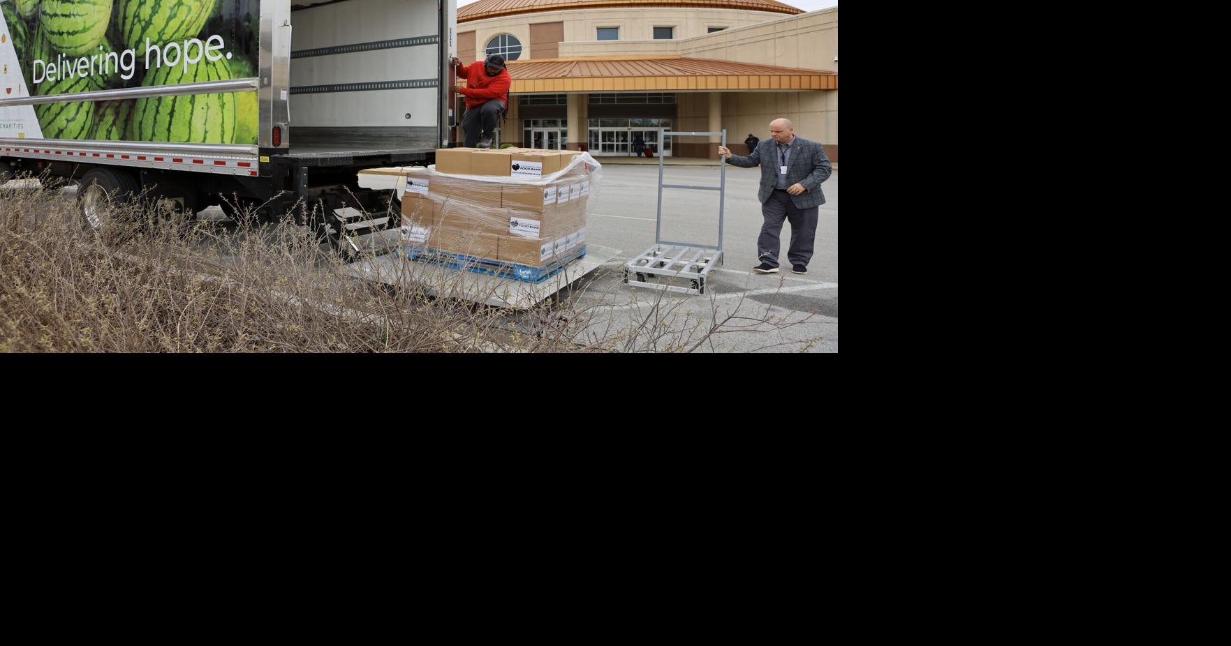 Local TSA workers receive food donation boxes from Chattanooga Area Food Bank