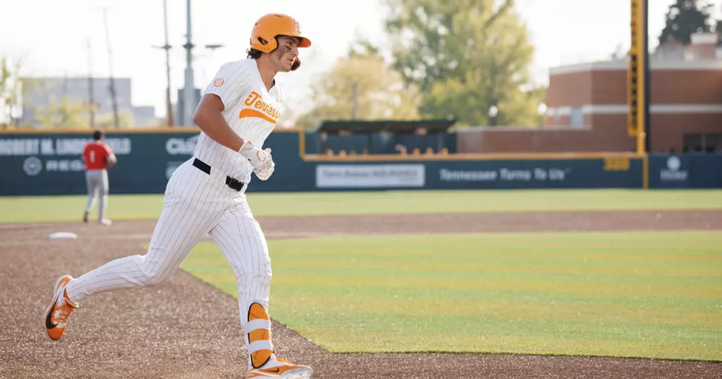 Bats come alive in 13-4 bounce back win for Tennessee