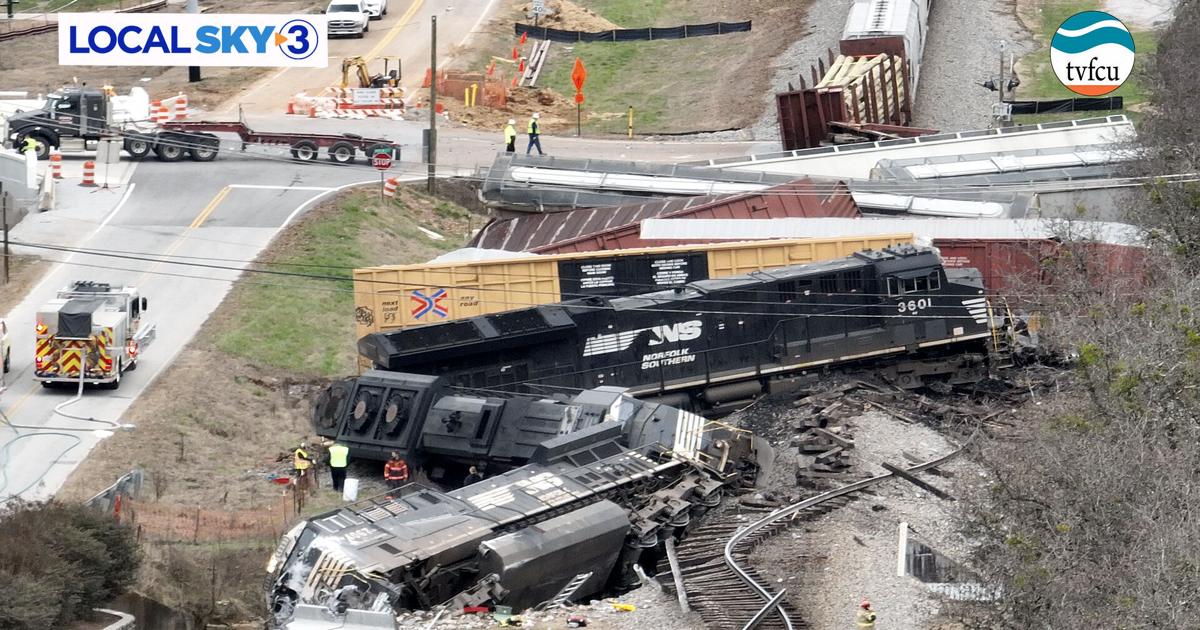 UPDATE: Train derailed in Collegedale after hitting truck carrying concrete  bridge beam | Local News 