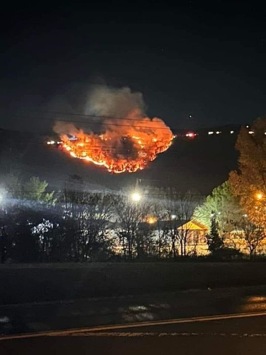Massive fire spreads on Whitwell Mountain in Marion County ...