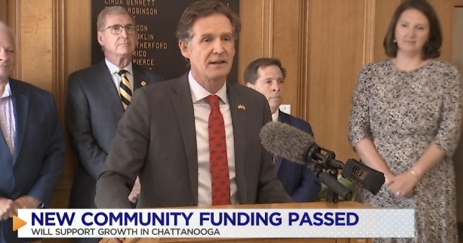 Mayor Kelly, Rep. Fleischmann, & other officials celebrate federal funding for Chattanooga projects - Vimarsana News