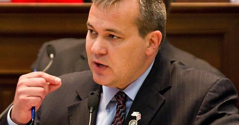 Coffee Co. Mayor found dead in car parked in his driveway - Vimarsana News