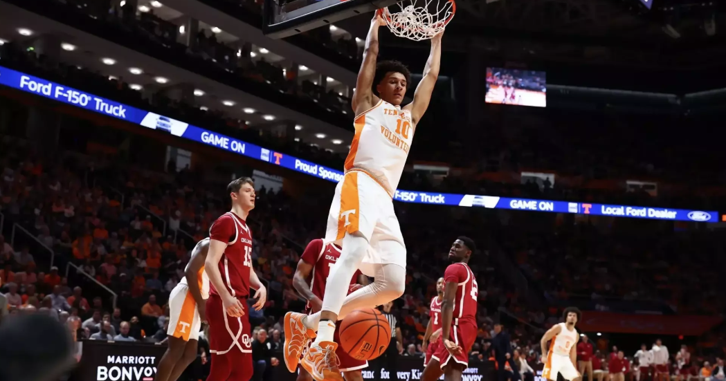 Ament continues to dazzle with 29 points in Tennessee's 89-66 win