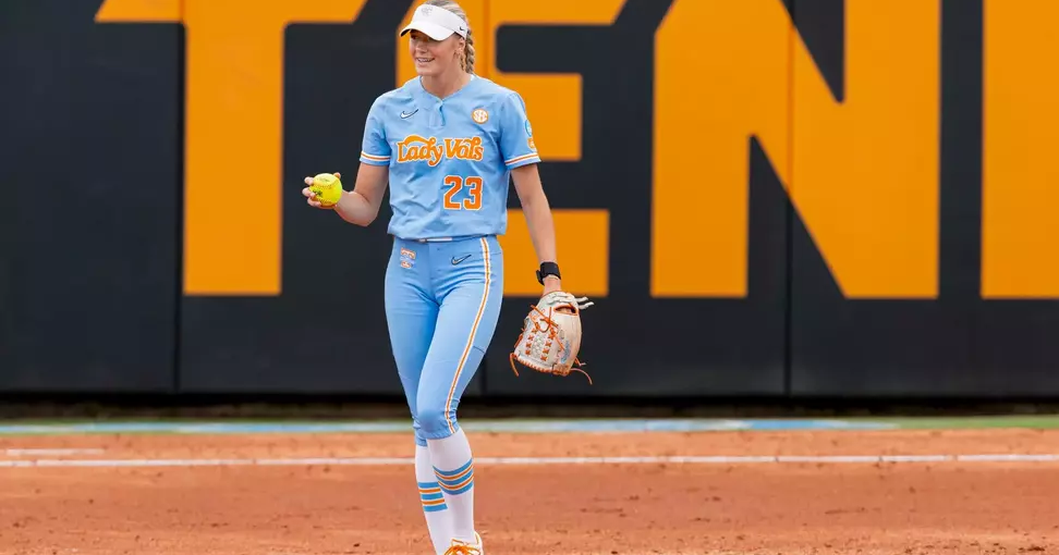 #4 Tennessee Lady Vols sweep Boston College, #5 Oregon on final day of NFCA Leadoff Classic