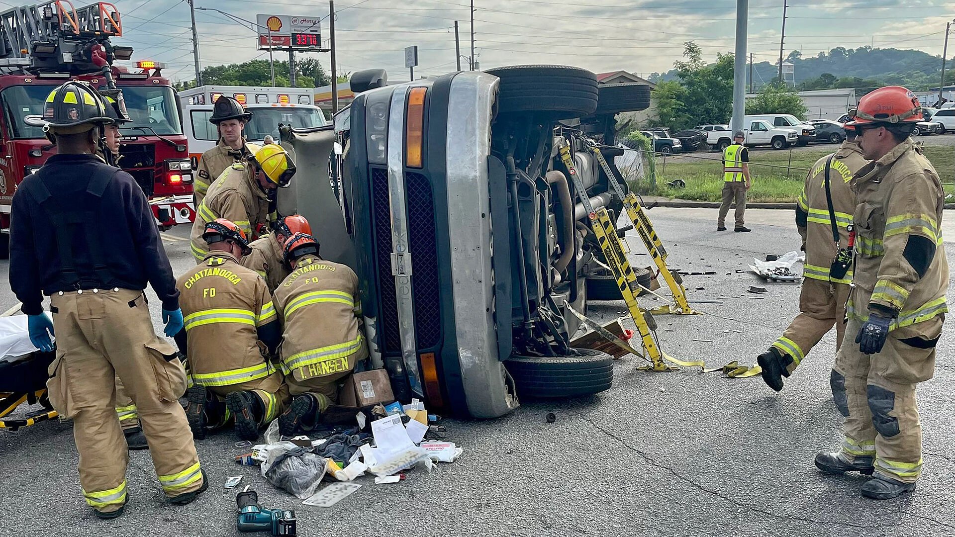 4th Ave. Rollover Crash Traps Driver | Local News | Local3news.com