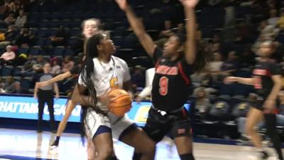 Gianna Corbitt records double double as Chattanooga women go wire to