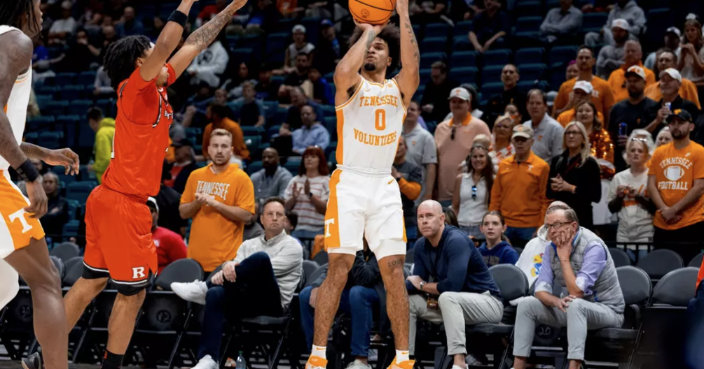 No. 17 Tennessee cruises to first power four win of the season in Las Vegas