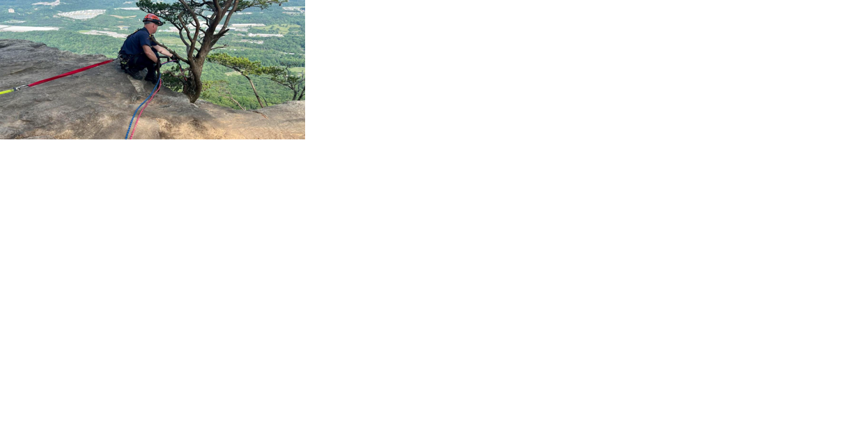 UPDATE: Emergency crews work a high angle rescue atop of Lookout Mountain Sunday morning - Vimarsana News