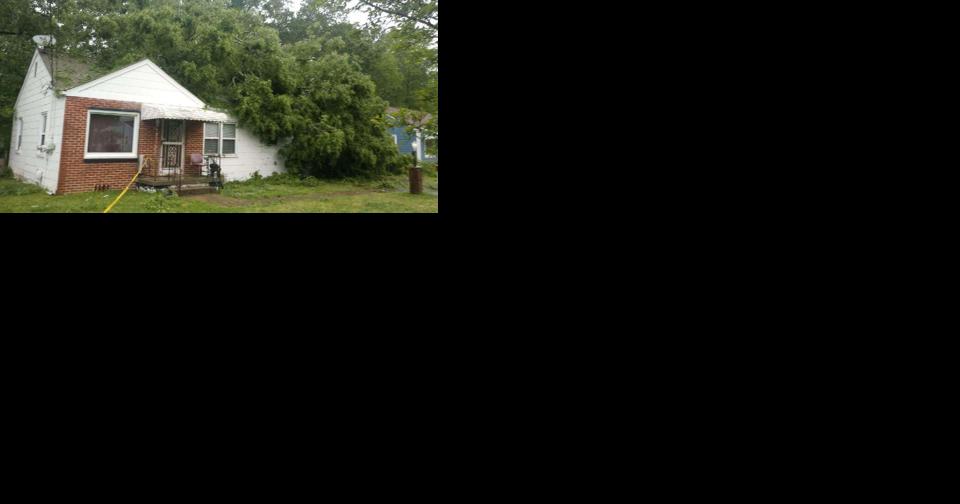 2 displaced after tree falls on home in Chattanooga - Vimarsana News