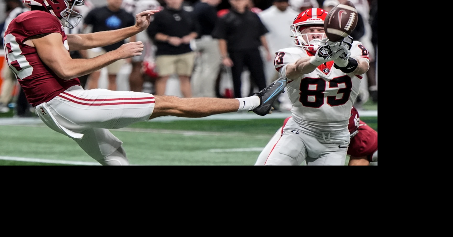 #3 Georgia Bulldogs defeat #9 Alabama Crimson Tide to win 16th SEC Championship in program history