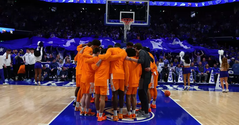 #25 Tennessee Volunteers blow another double-digit lead, fall 74-71 to Kentucky Wildcats