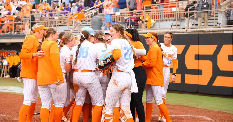 #1 Tennessee Lady Vols improve to 23-0, sweep #17 LSU with 8-5 win