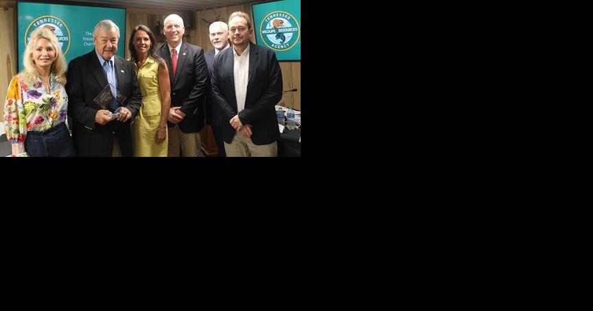 Earl Bentz receives Tennessee Fish and Wildlife Commission 2023 Legacy Award - Vimarsana News