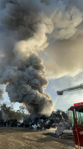 Fire at auto scrap yard in downtown Chattanooga sends huge plume of ...