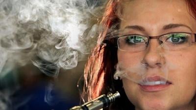 E-Cigarettes help smokers quit, review finds