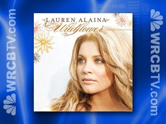 Fans turn out to support Lauren Alaina's new CD