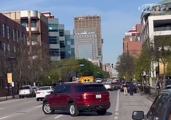 Gunman Livestreamed Mass Shooting At Louisville Bank That Left 4 Dead ...