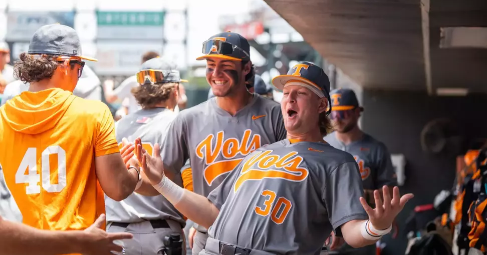 Tennessee Volunteers secure series win with come-from-behind 9-4 victory over Oklahoma Sooners