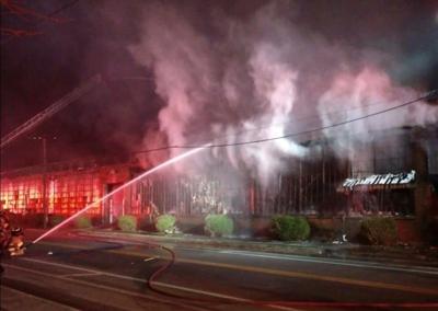 Fire crews battling large commercial fire in Downtown Chattanooga ...
