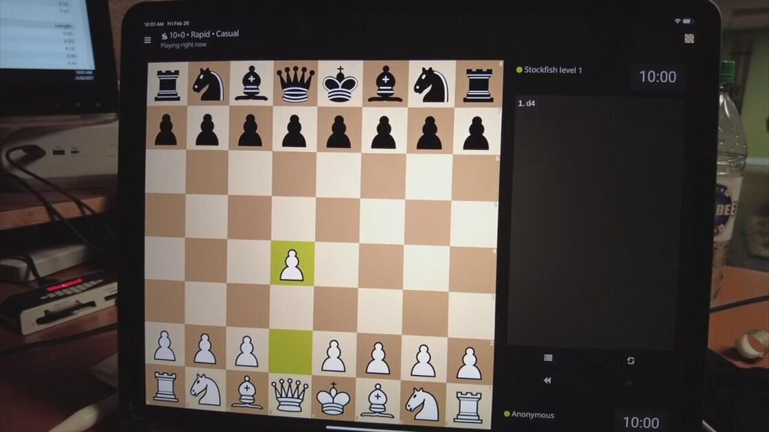 How to play chess at Lichess.