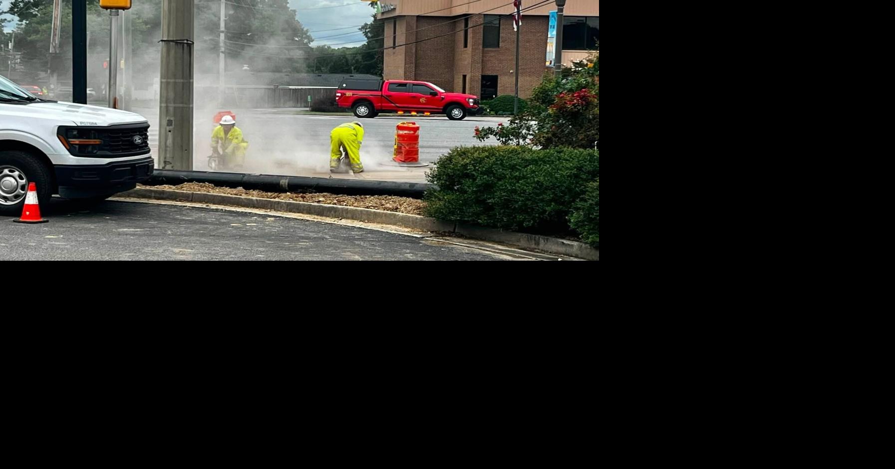 Ruptured gas line closes part of Battlefield Pkwy.; nearby businesses evacuated