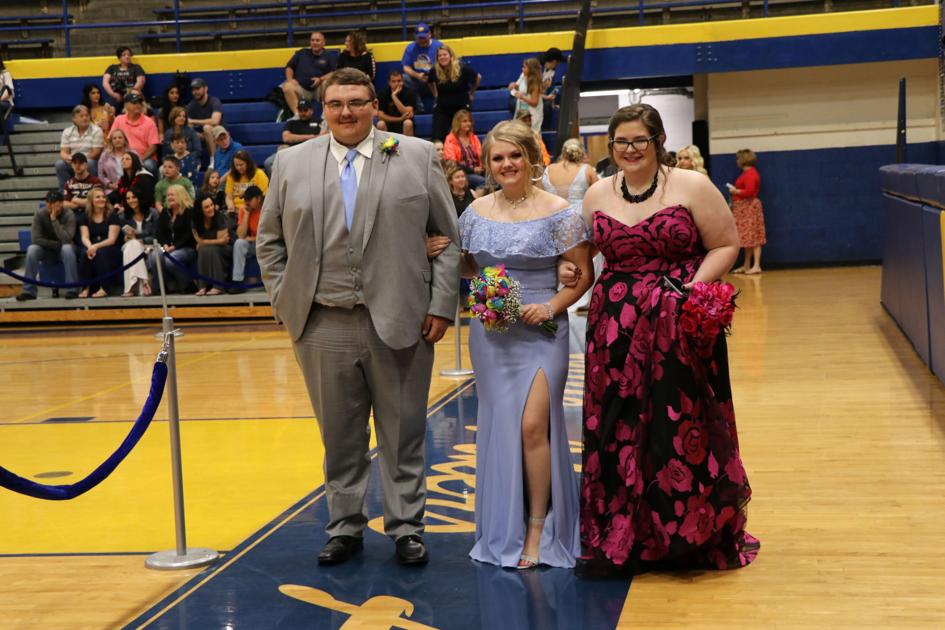 LHS students celebrate prom News