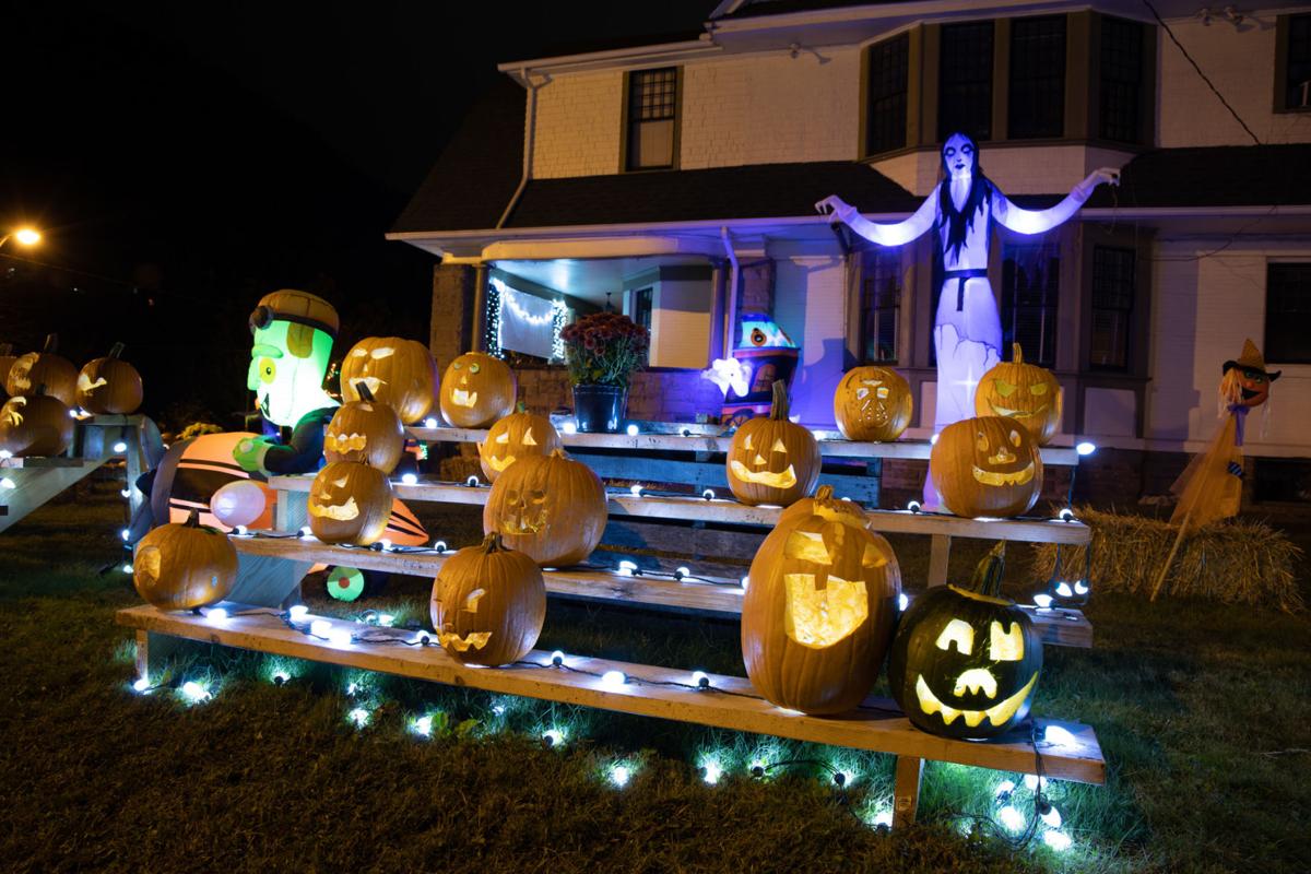 20201028-log-pumpkinhouse-17.jpg
