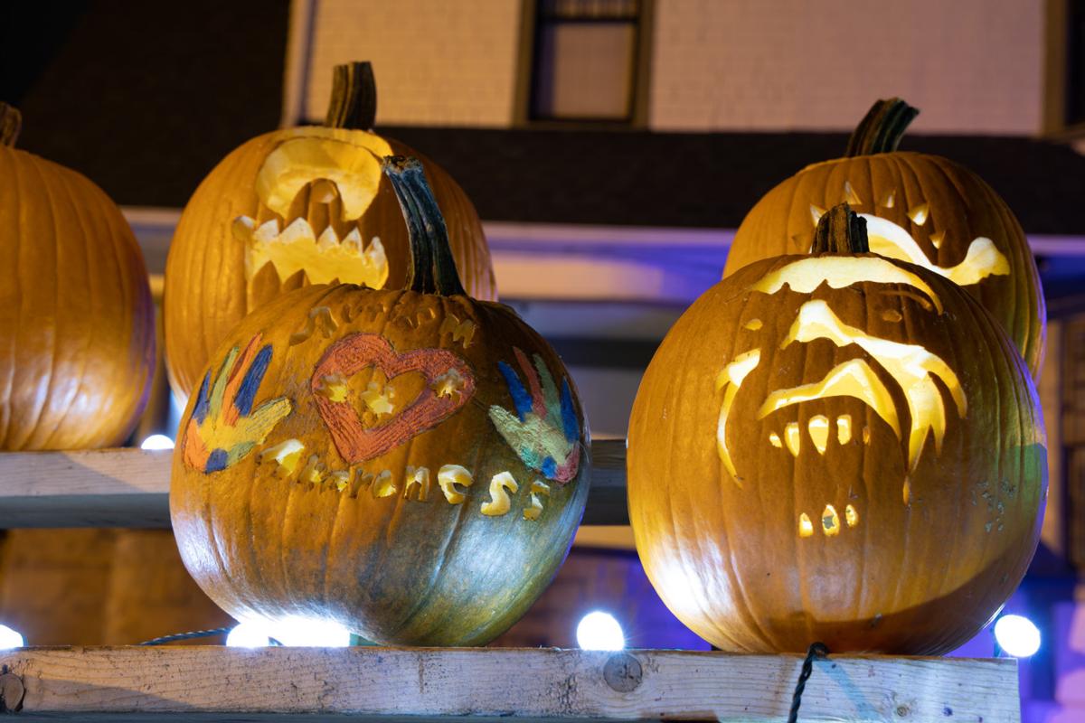 20201028-log-pumpkinhouse-20.jpg