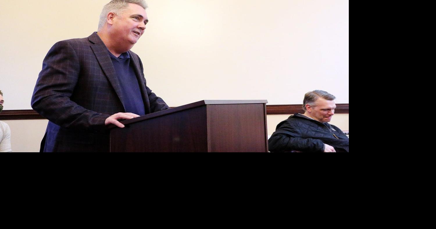 Engineering firm rep outlines zoning plan process to city council ...