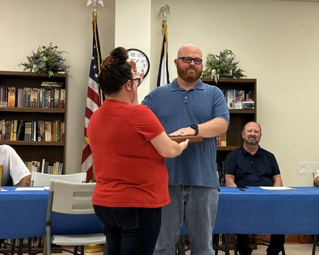 Chapmanville elected officials sworn into office News