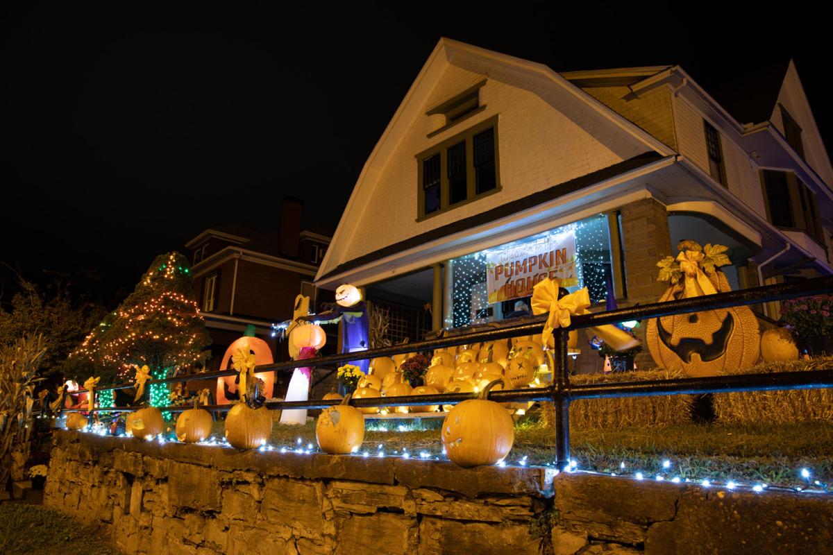 20201028-log-pumpkinhouse-02.jpg
