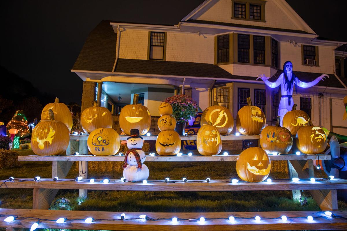 20201028-log-pumpkinhouse-16.jpg