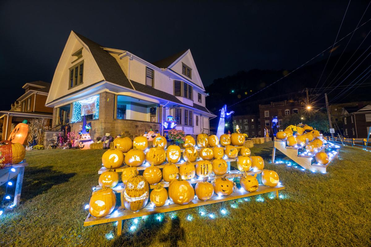 20201028-log-pumpkinhouse-34.jpg