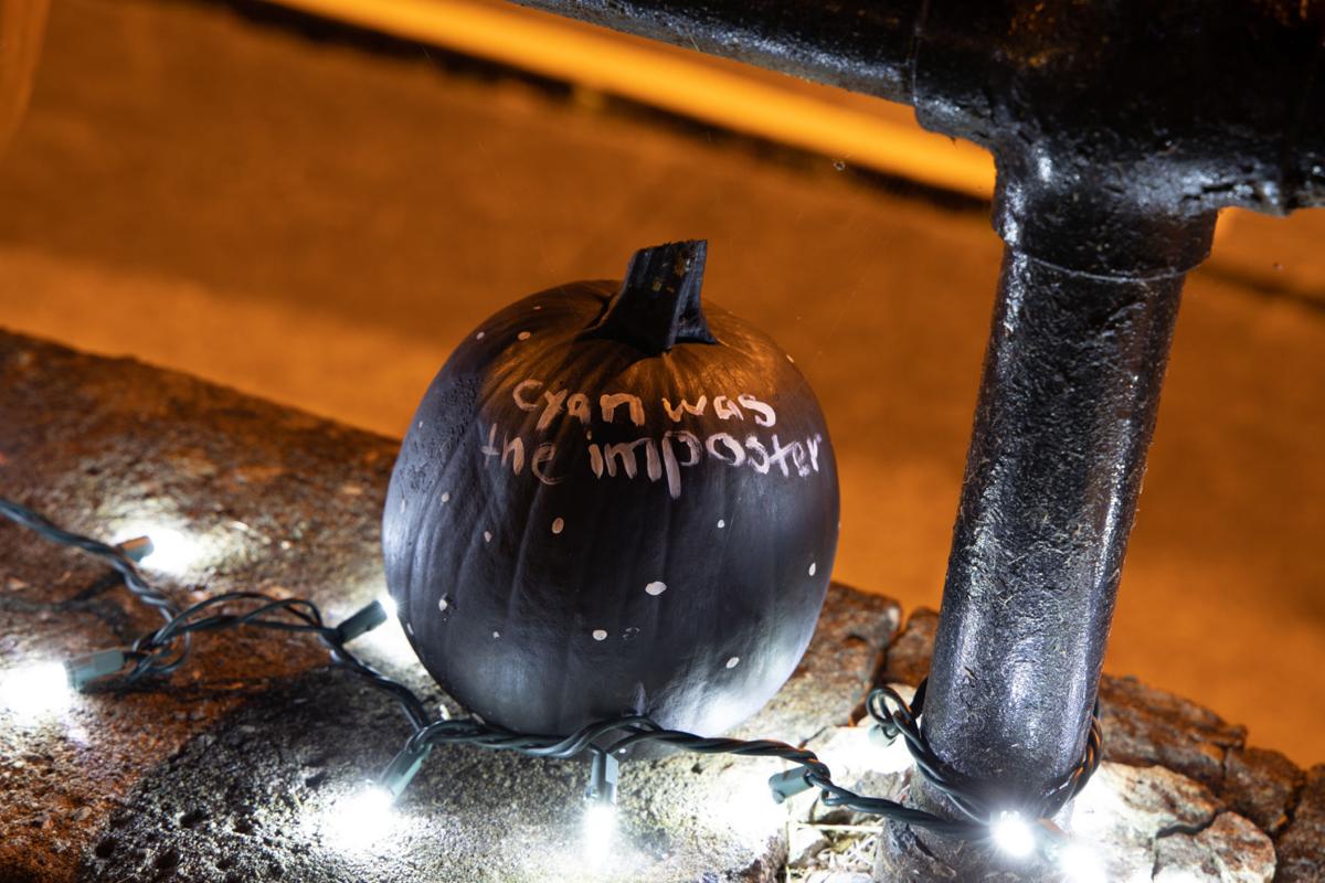 20201028-log-pumpkinhouse-07.jpg