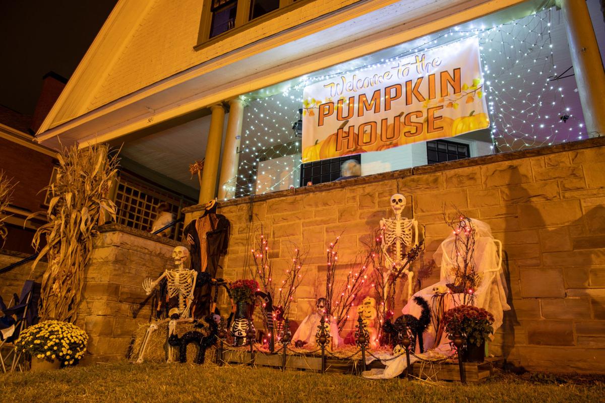 20201028-log-pumpkinhouse-04.jpg