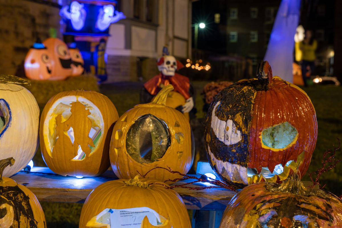 20201028-log-pumpkinhouse-27.jpg