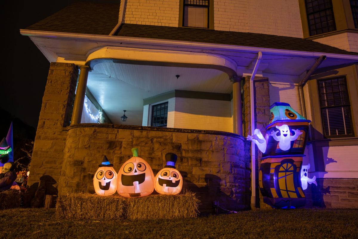 20201028-log-pumpkinhouse-31.jpg