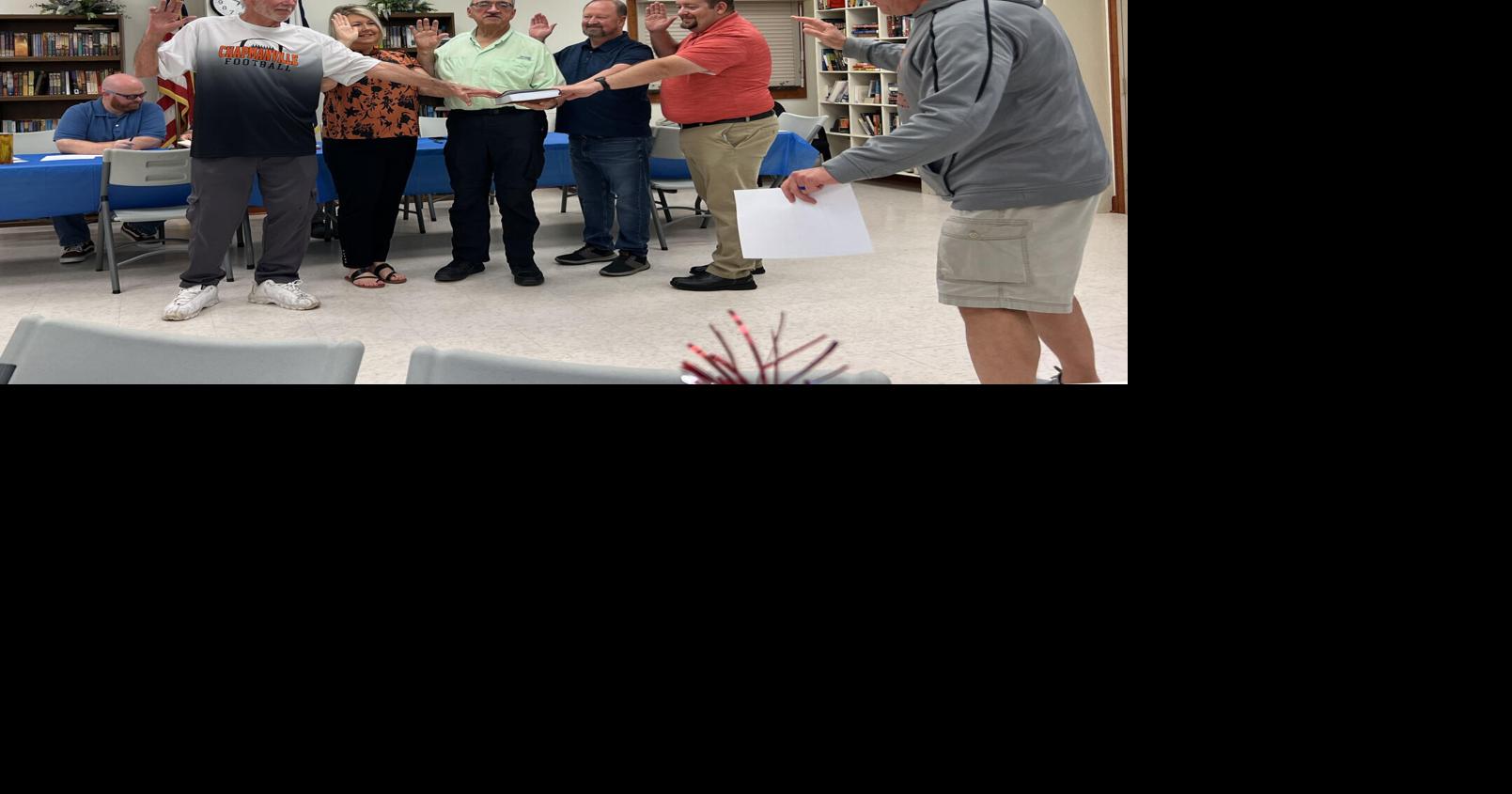 Chapmanville elected officials sworn into office News