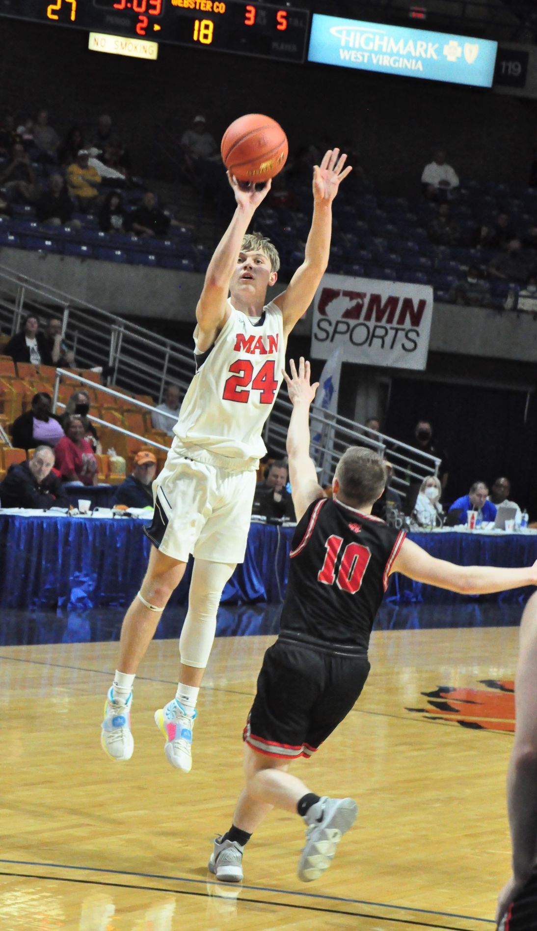Man Webster County Caleb Blevins shoots 3