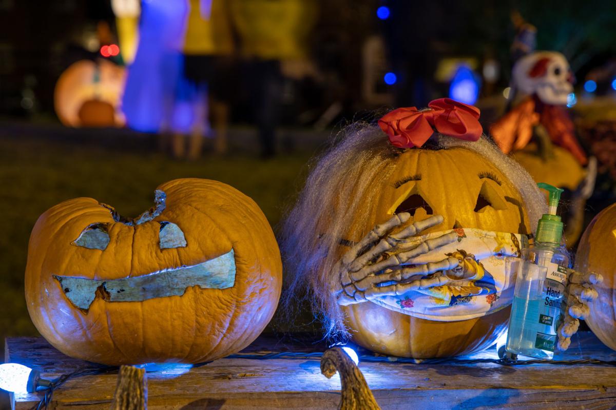 20201028-log-pumpkinhouse-30.jpg