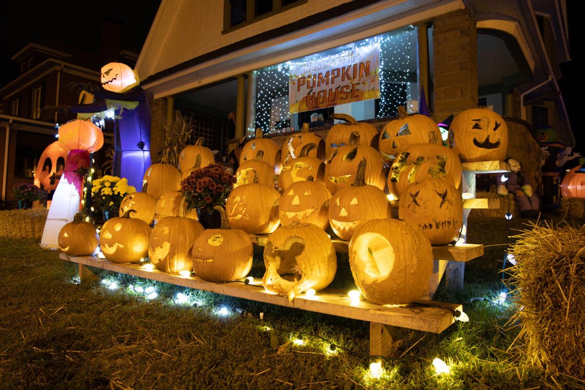 20201028-log-pumpkinhouse-08.jpg