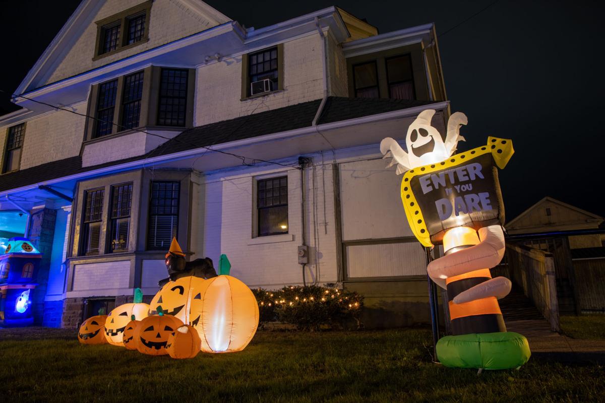 20201028-log-pumpkinhouse-32.jpg