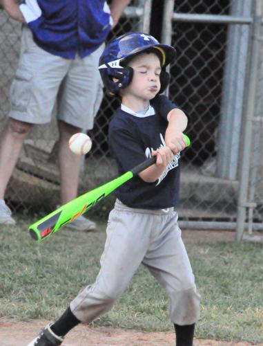 Photos: Dodgers 7, Yankees 7 (Logan Little League Minor Division