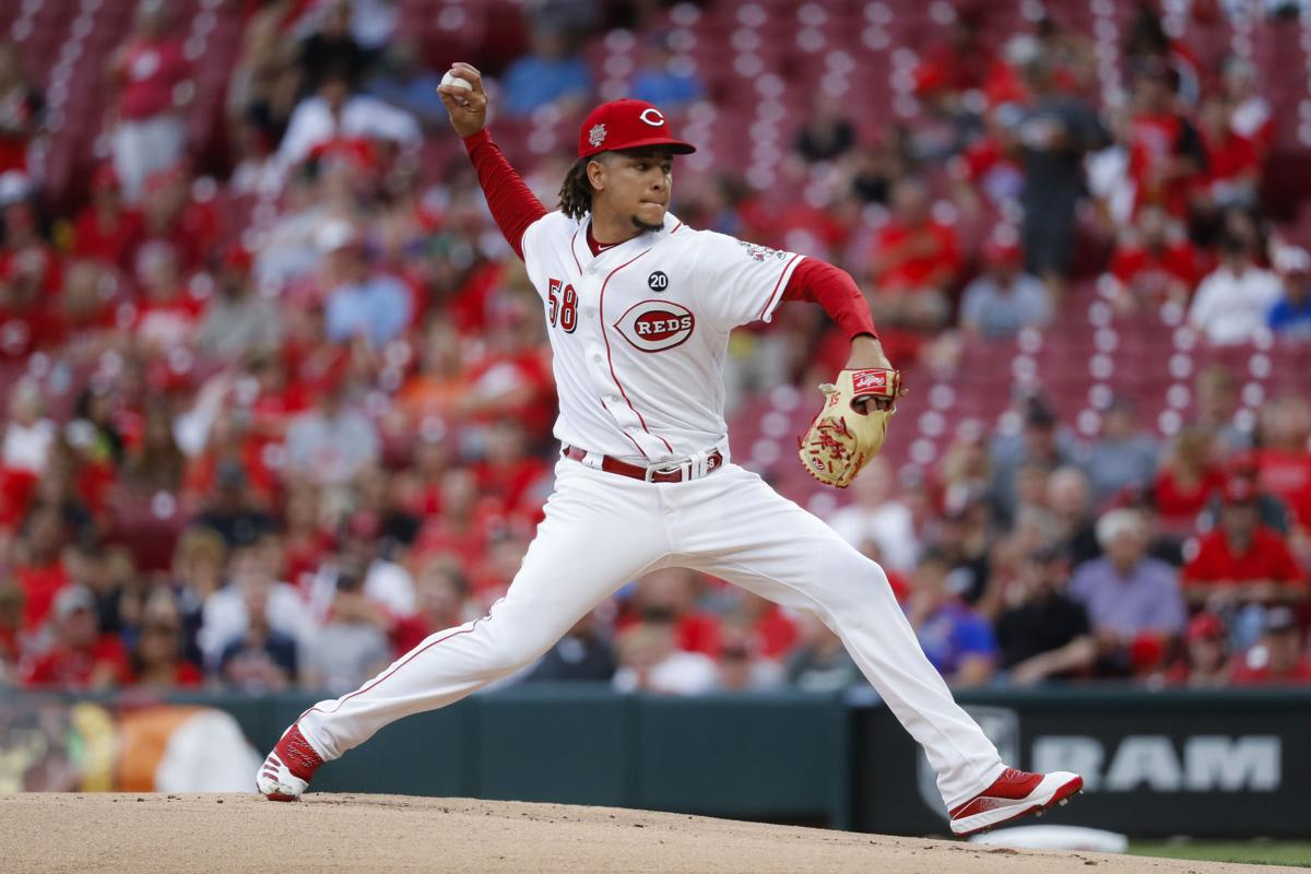 Castillo pitches twohit ball, Reds beat Astros 32 Sports