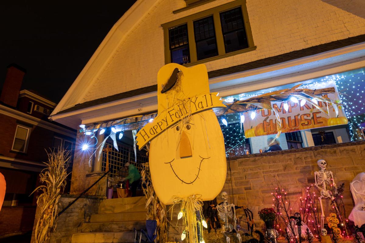 20201028-log-pumpkinhouse-36.jpg