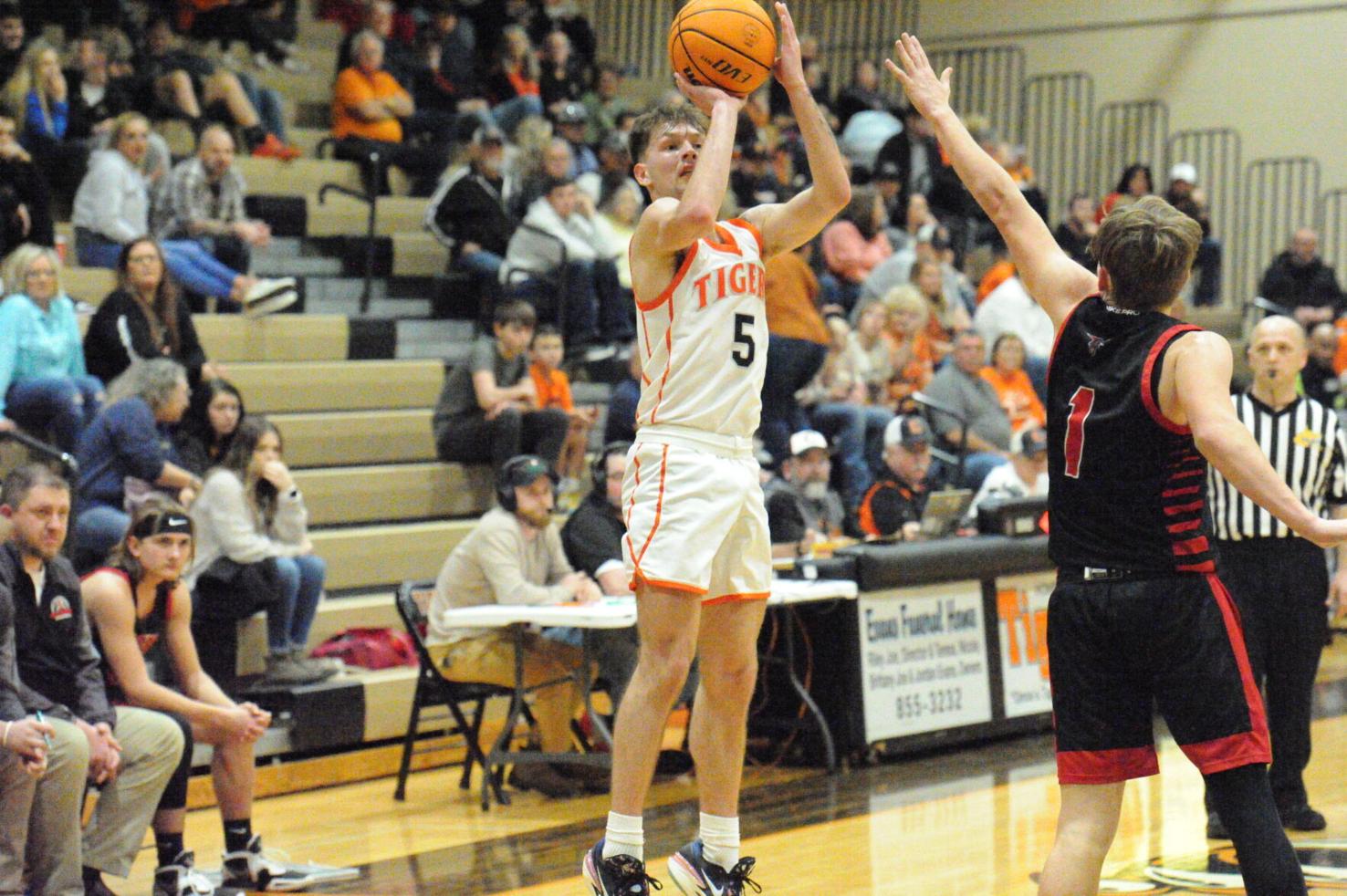Chapmanville's Smith signs to play hoops for Daytona Elite Academy