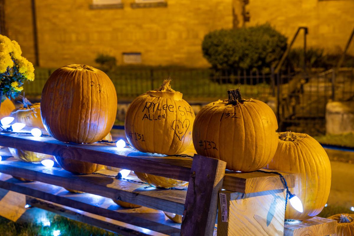 20201028-log-pumpkinhouse-22.jpg