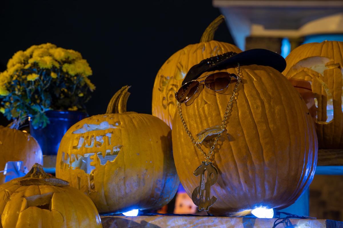 20201028-log-pumpkinhouse-15.jpg