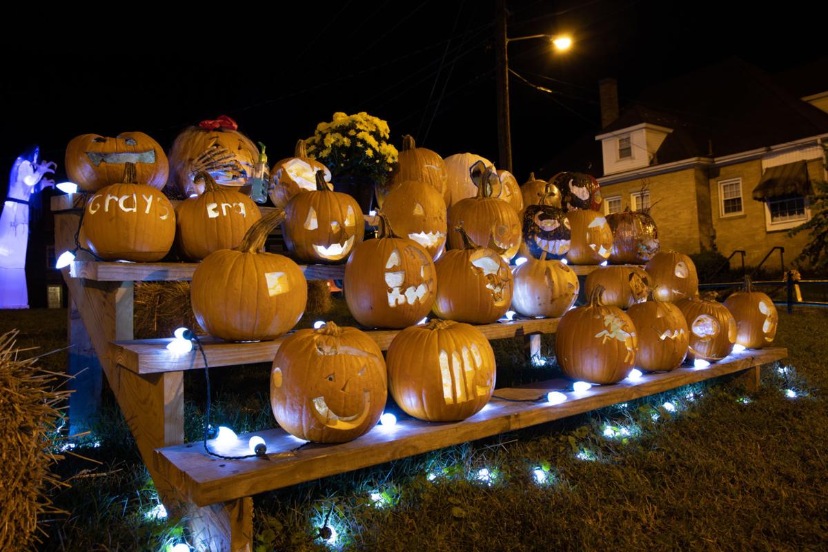 20201028-log-pumpkinhouse-09.jpg