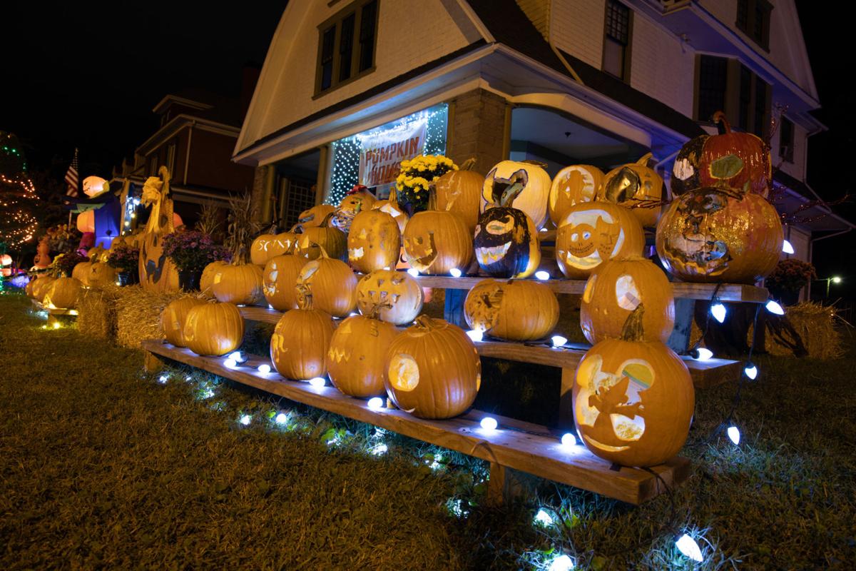 20201028-log-pumpkinhouse-10.jpg